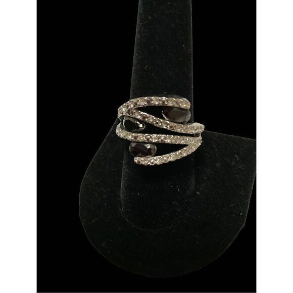 Silver black stone contemporary ring - Picture 2 of 6